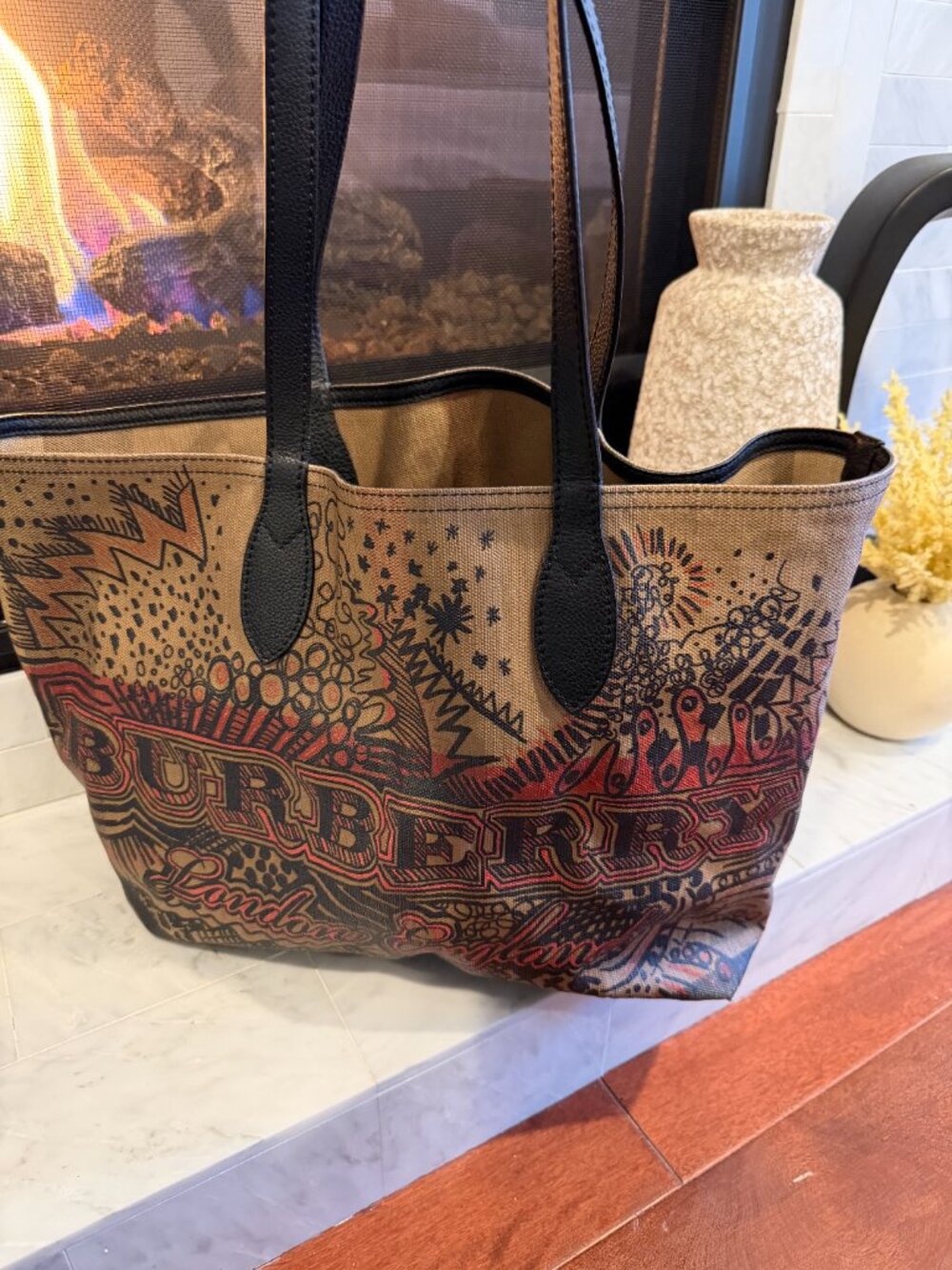 Burberry Reversible Canvas Tote – London Print - Picture 14 of 14